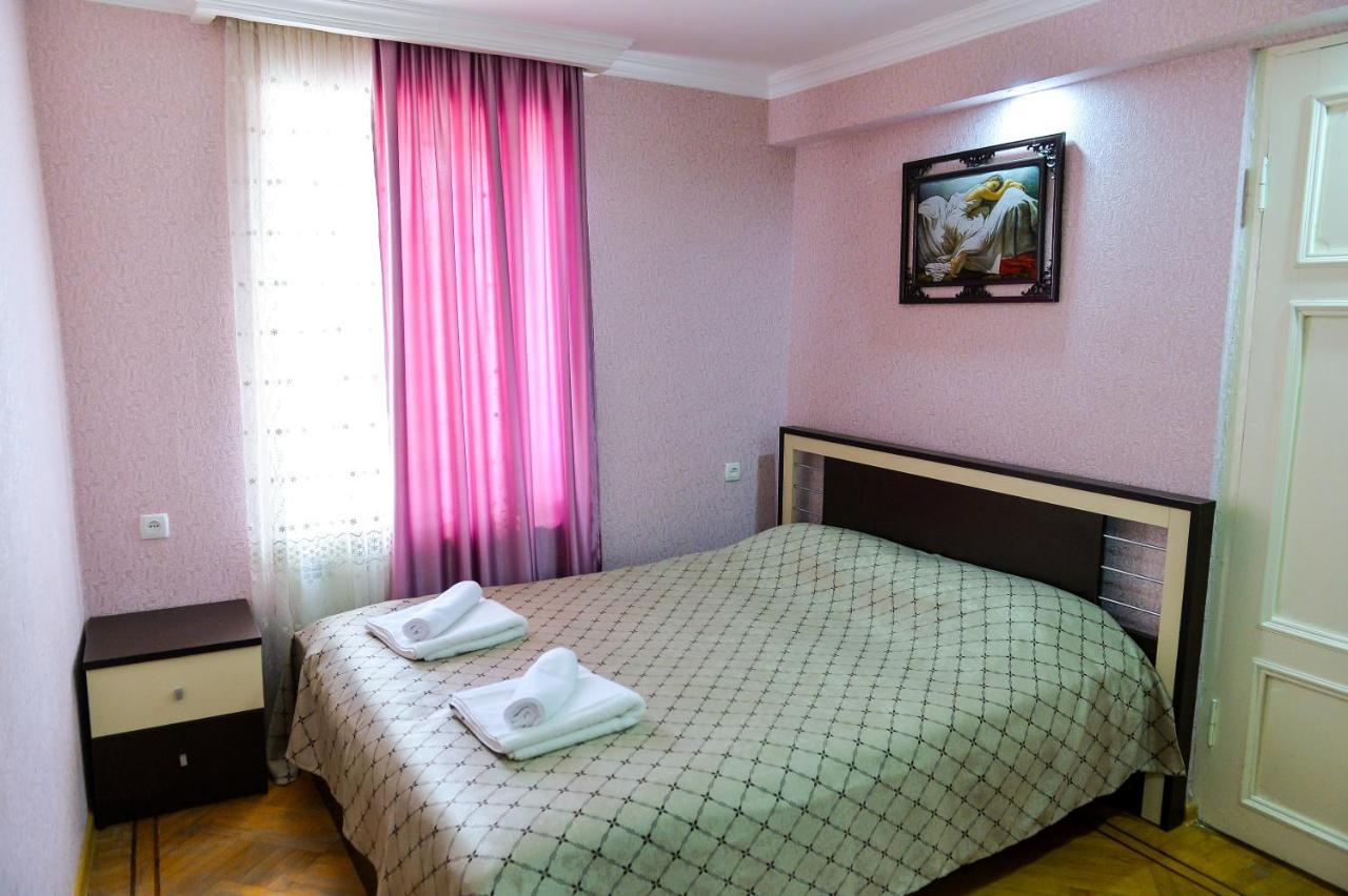Gold Guest House Kutaisi Eksteriør billede