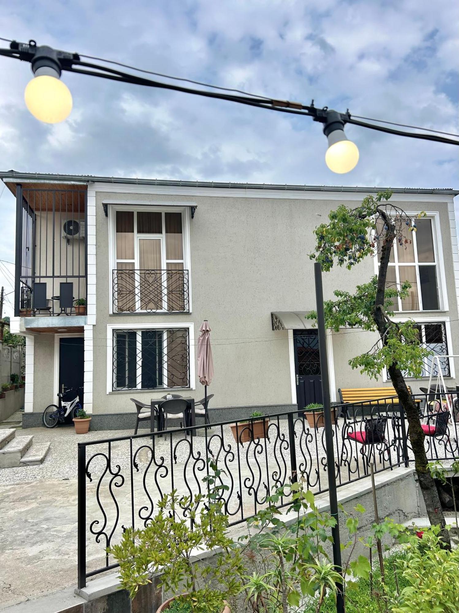 Gold Guest House Kutaisi Eksteriør billede